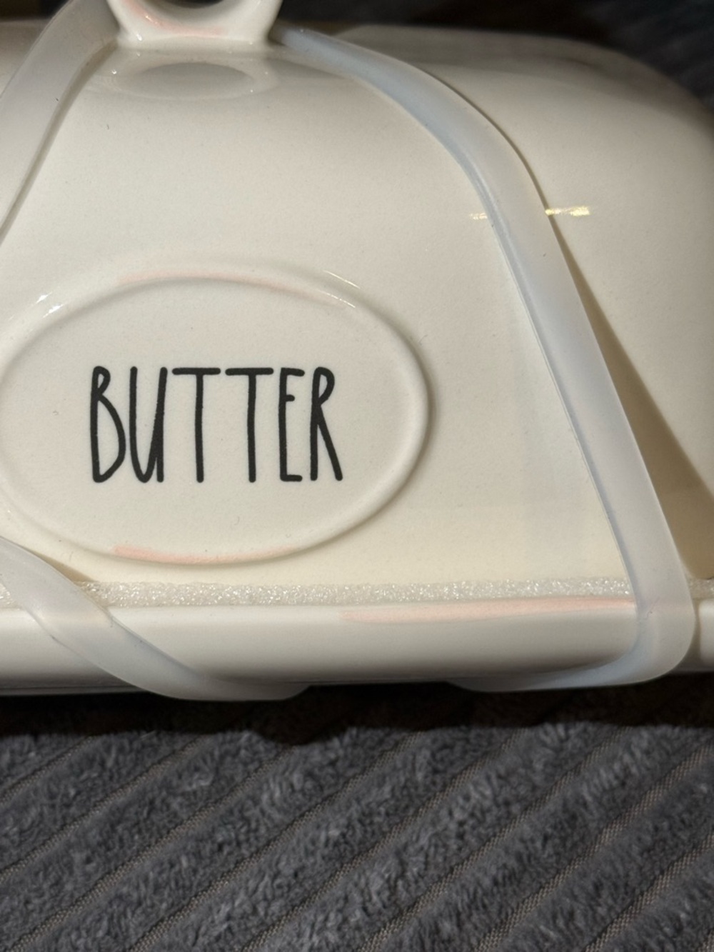 Rae Dunn White Ceramic Butter Dish with Rustic Pink Accents- FARMHOUSE - NWT - Picture 3 of 8